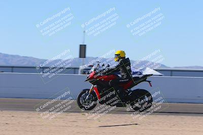 media/Nov-06-2023-Moto Forza (Mon) [[ce023d0744]]/4-Beginner Group/Session 4 (Finish Line Checker)/